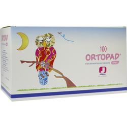 Eine bunte Eule sitzt auf einem Ast vor einem Mond auf einer Box.